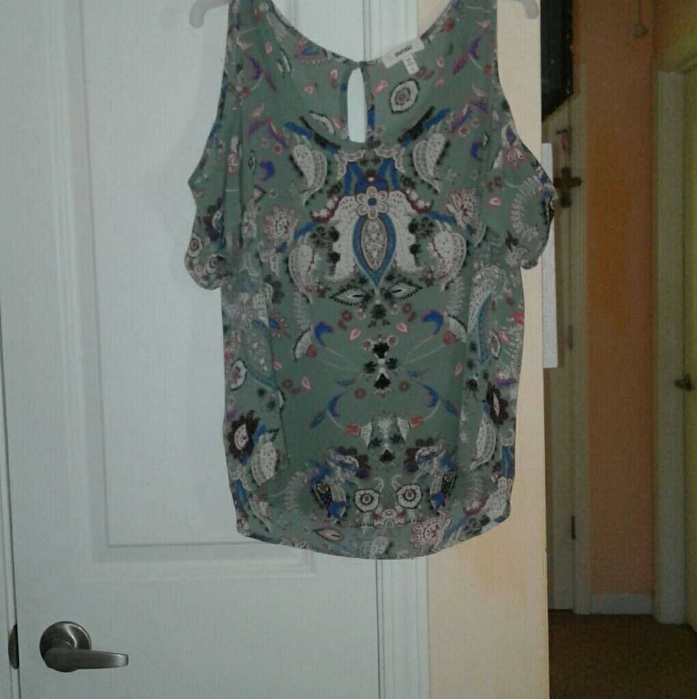 Short sleeve cold shoulder blouse